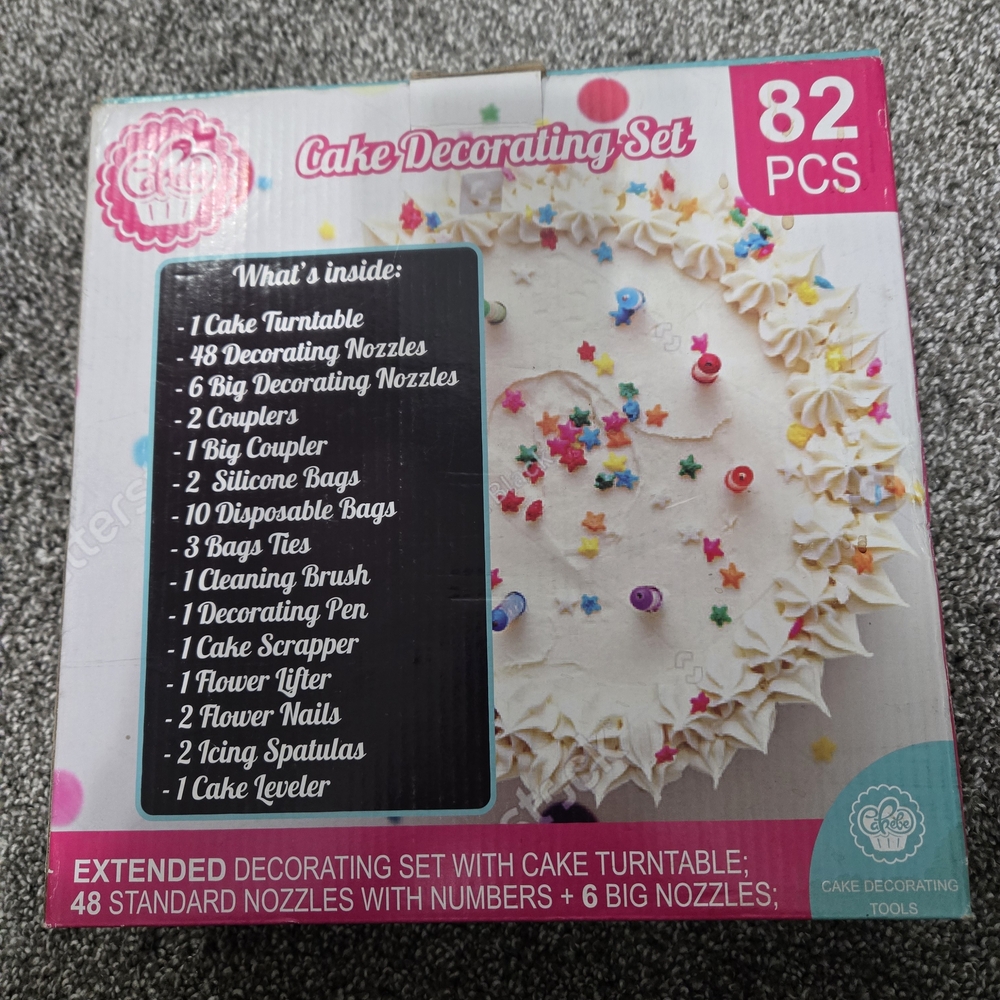 Cake Decorating Set with Turntable and Tips - Picture 9 of 10